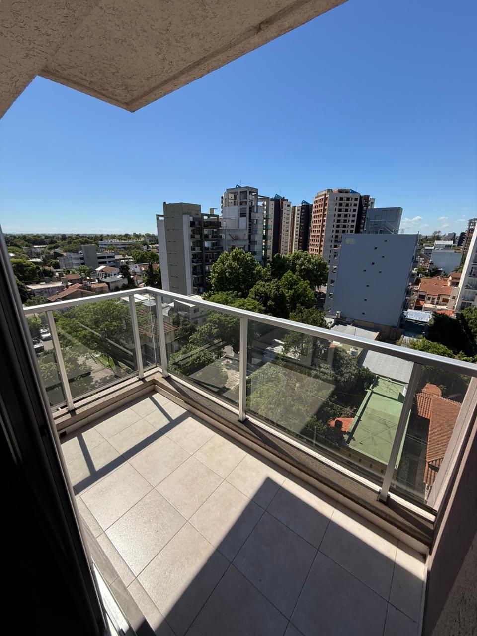 aparopropiedades - Departamento de 2 ambientes con cochera 