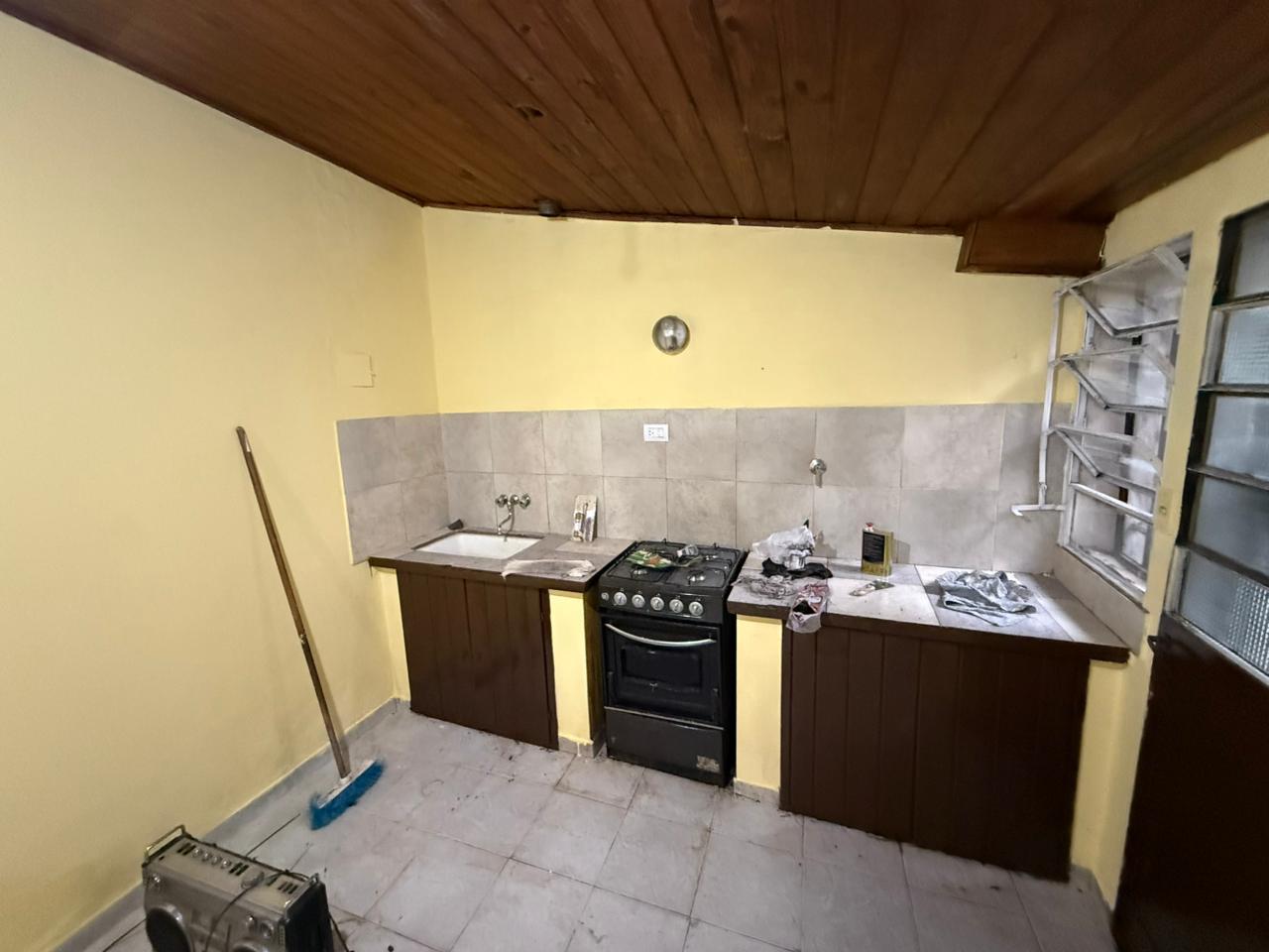 aparopropiedades - Casa en Quilmes oeste en alquiler