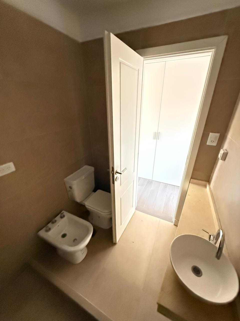 aparopropiedades - Departamento de 2 ambientes con cochera 