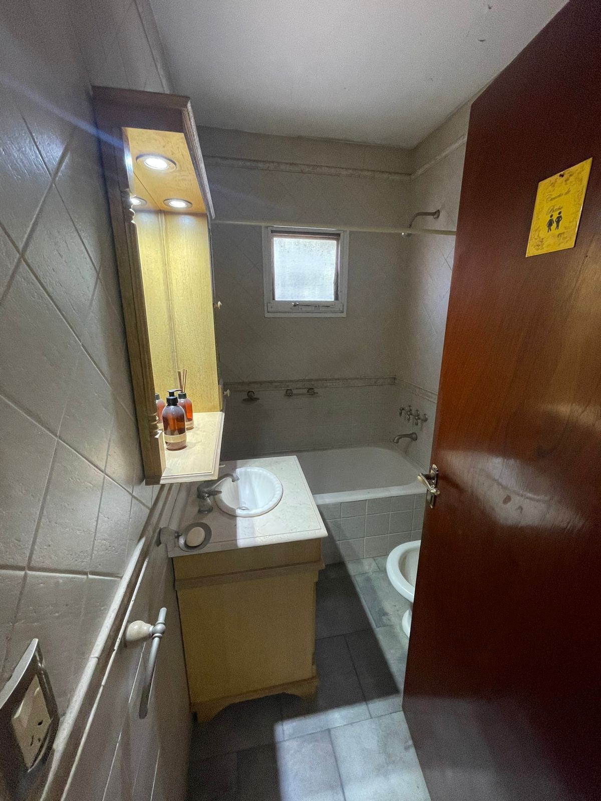 aparopropiedades - Departamento de 3 ambientes con cochera en Quilmes centro