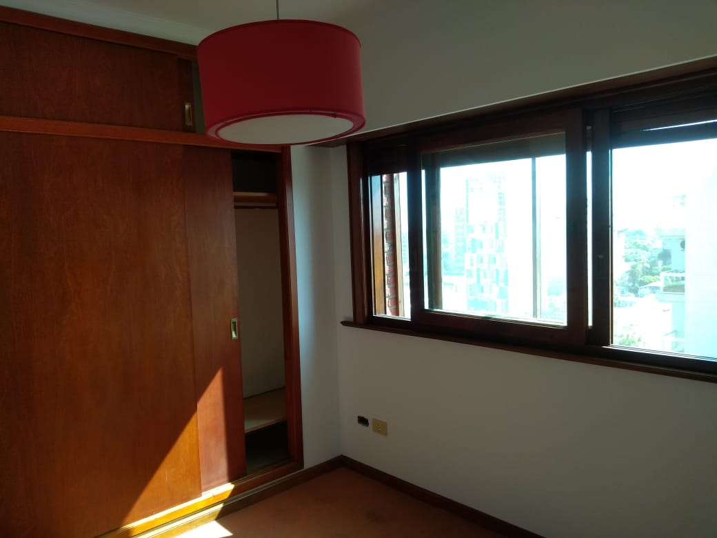 aparopropiedades - Departamento de 4 ambientes con cochera en Quilmes centro