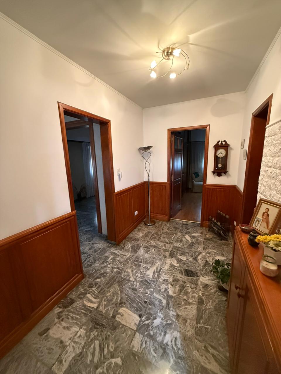 aparopropiedades - Chalet en Quilmes a la venta