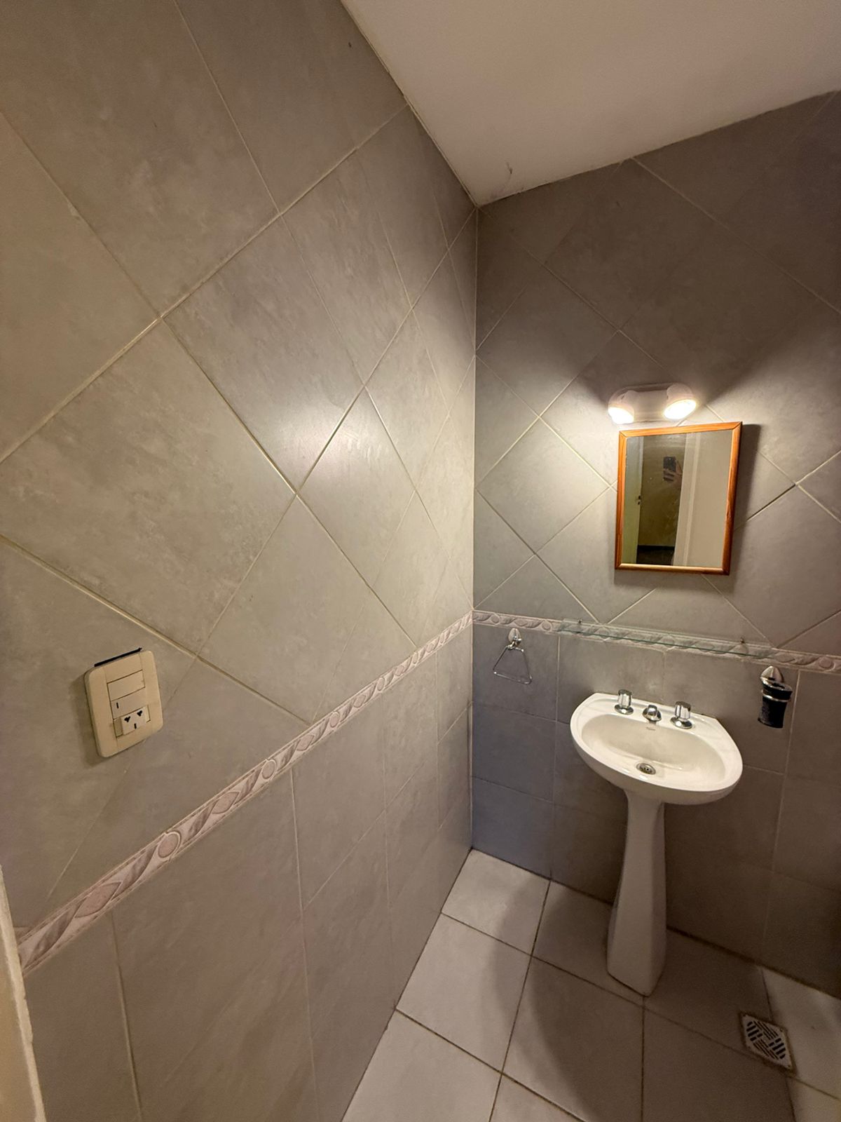 aparopropiedades - Casa en zona Residencial de Quilmes 