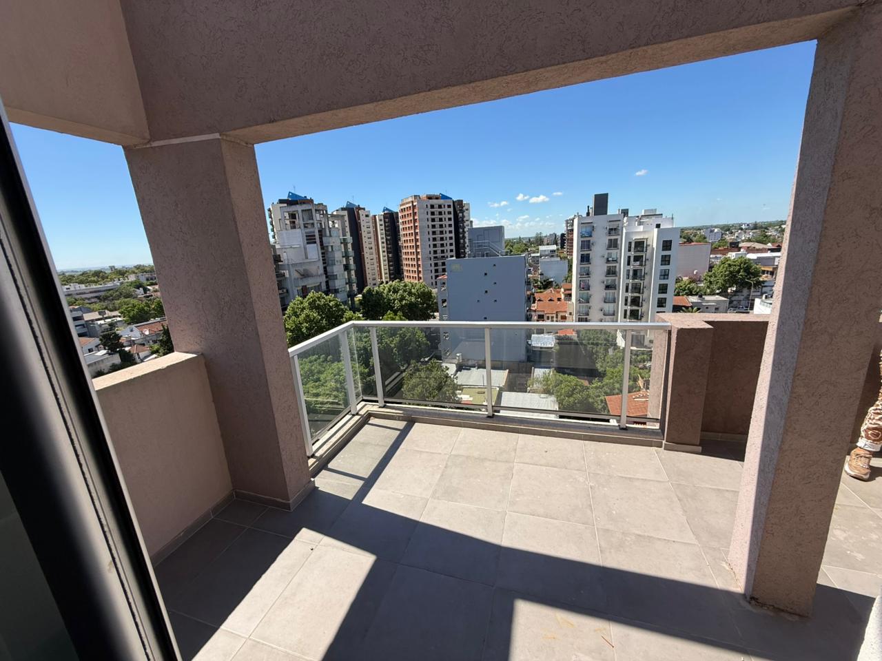 aparopropiedades - Departamento de 2 ambientes con cochera 