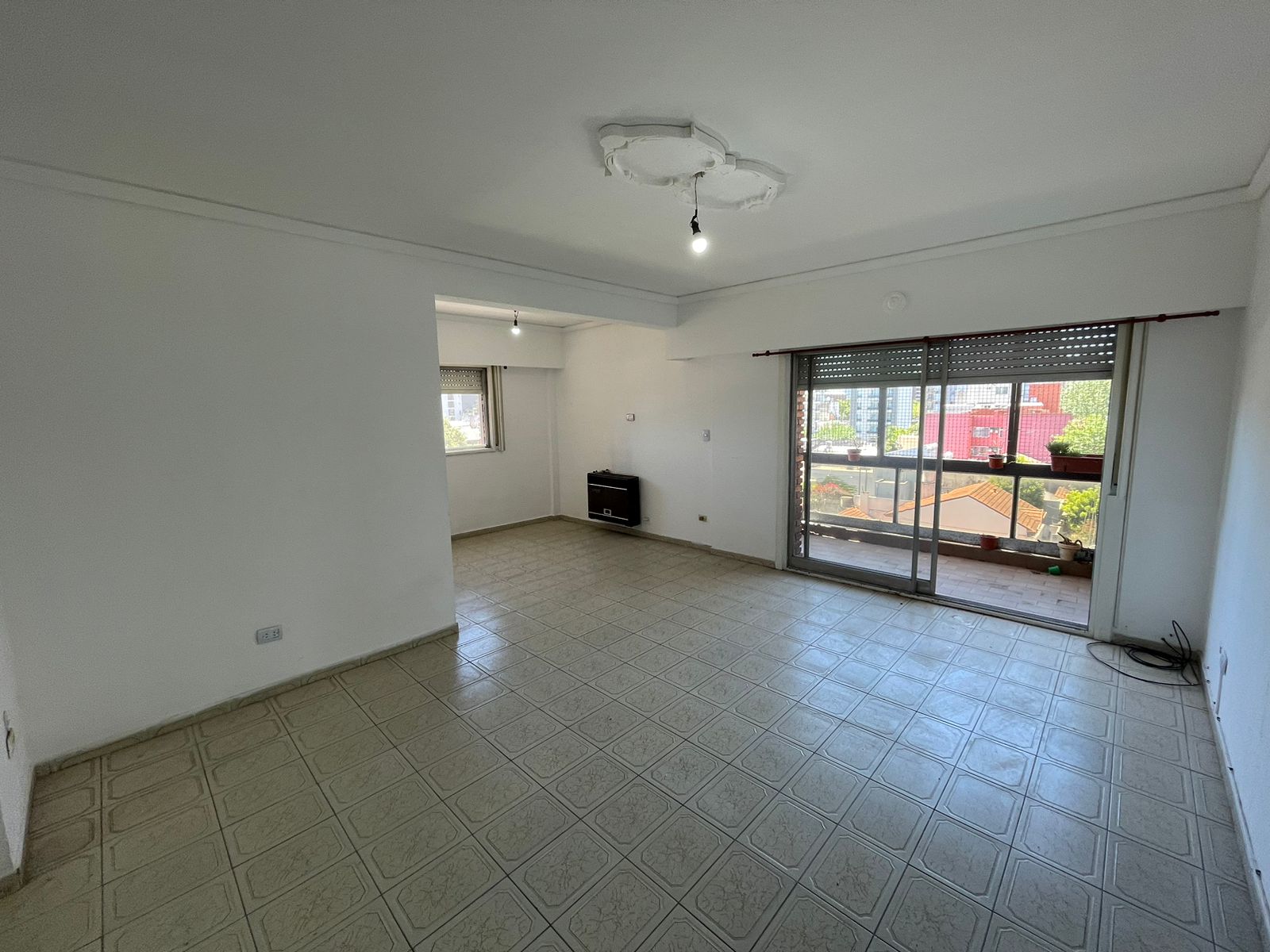 aparopropiedades - Departamento de 4 ambientes con cochera en Quilmes centro