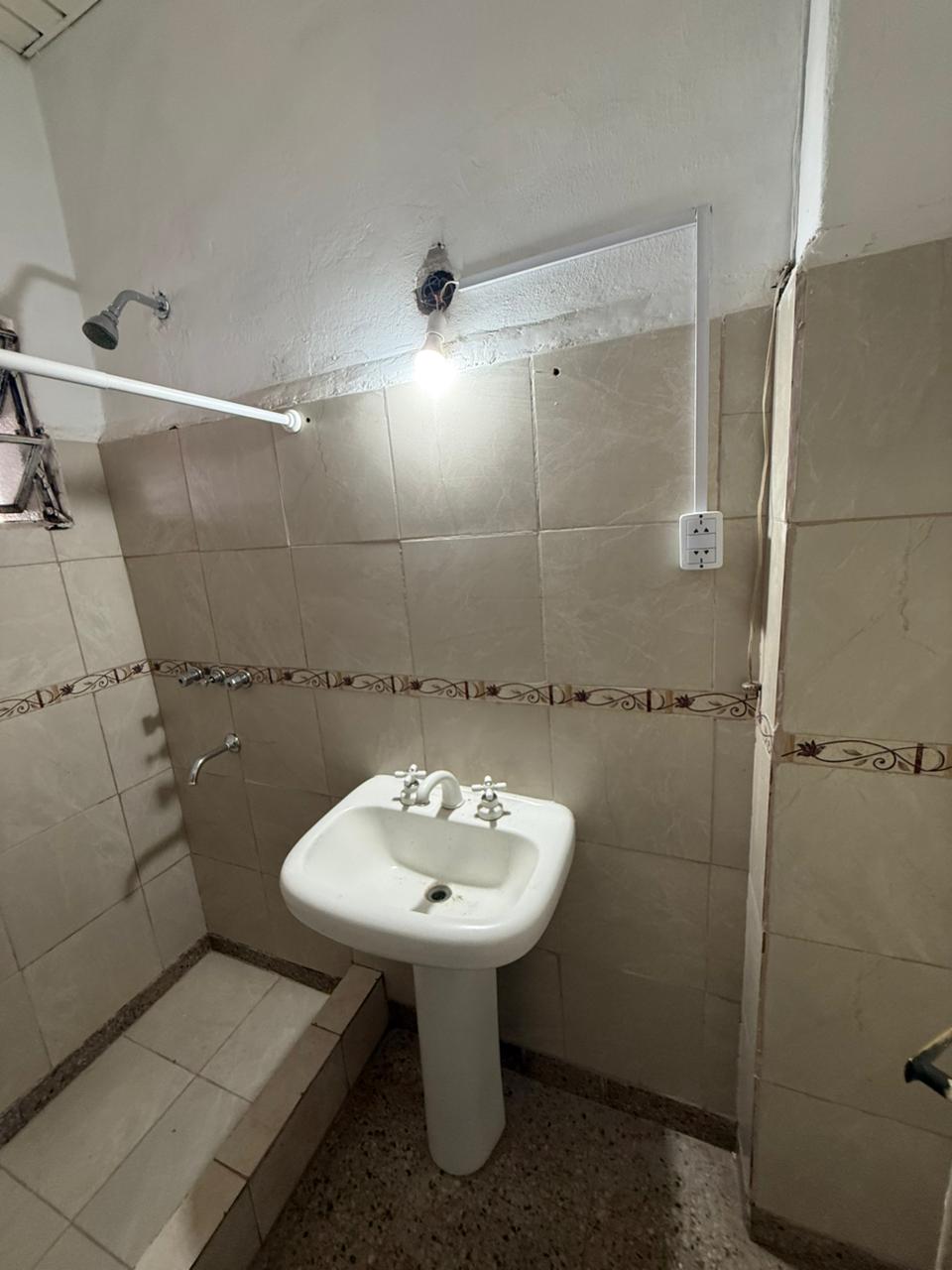 aparopropiedades - Casa en zona de Ezpeleta en Alquiler 