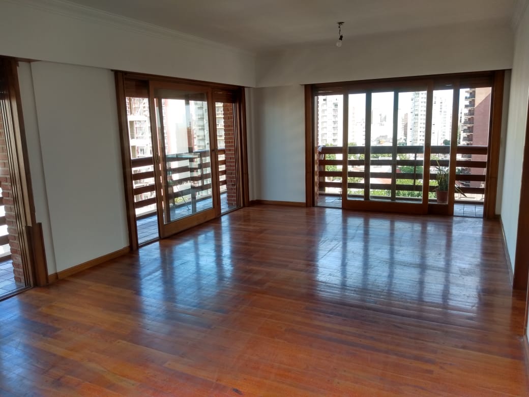 aparopropiedades - Departamento de 4 ambientes con cochera en Quilmes centro
