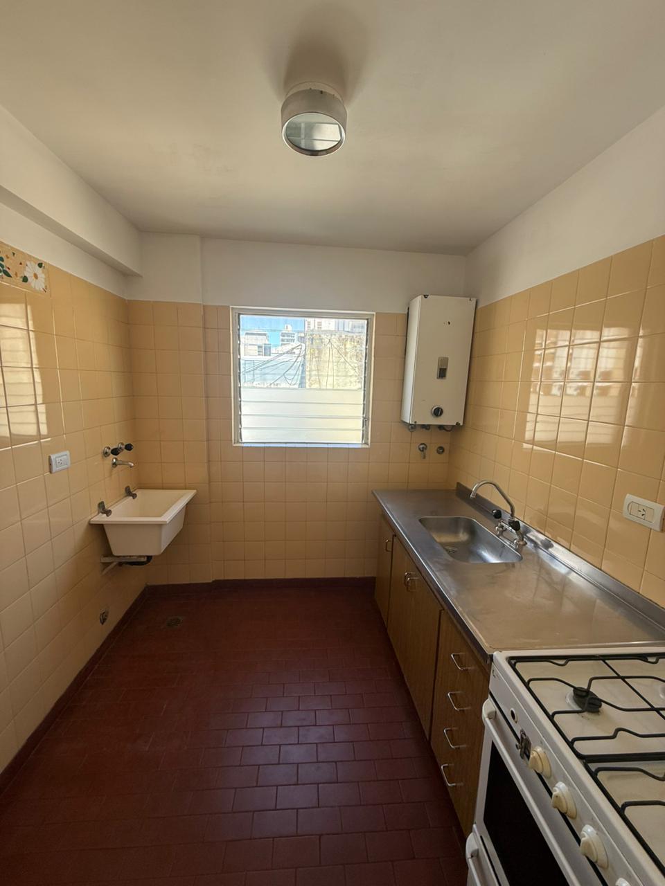 aparopropiedades - Departamento  de 2 ambientes en Quilmes centro