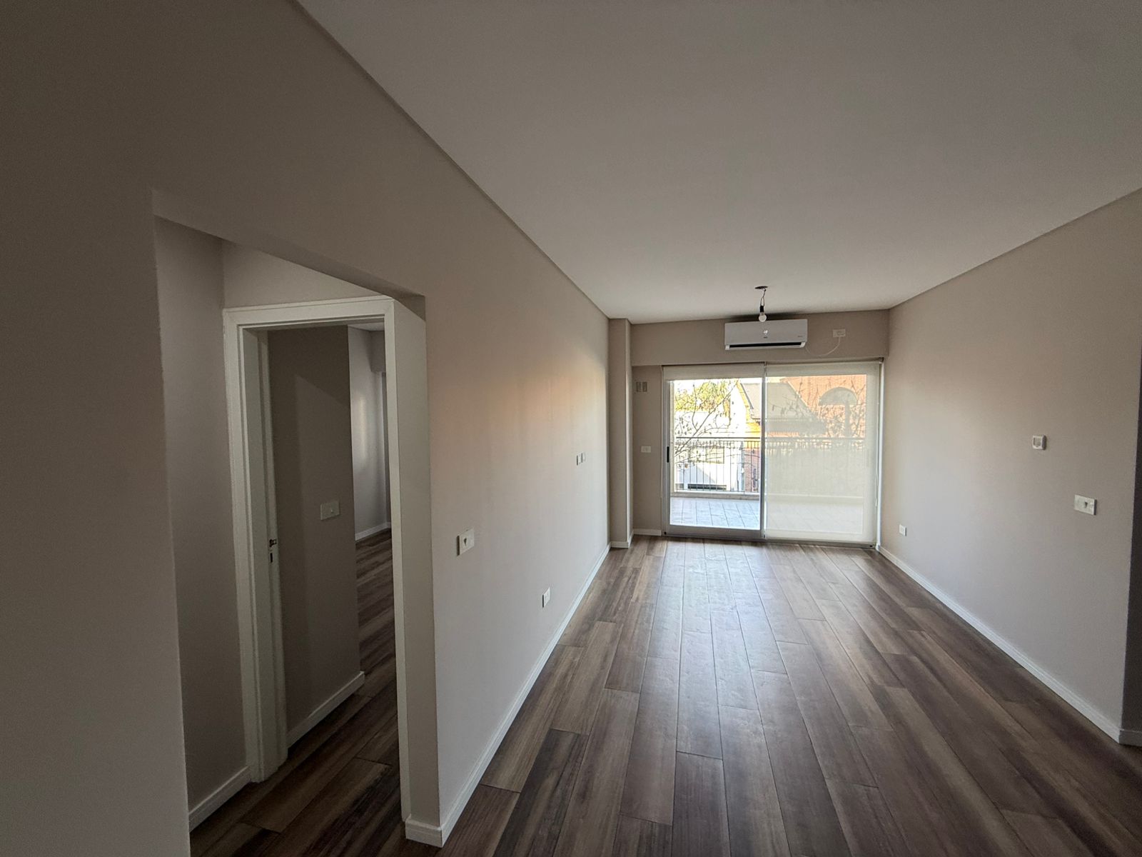 aparopropiedades - Departamento de 2 ambientes con cochera en alquiler en el Complejo Klover Plaza