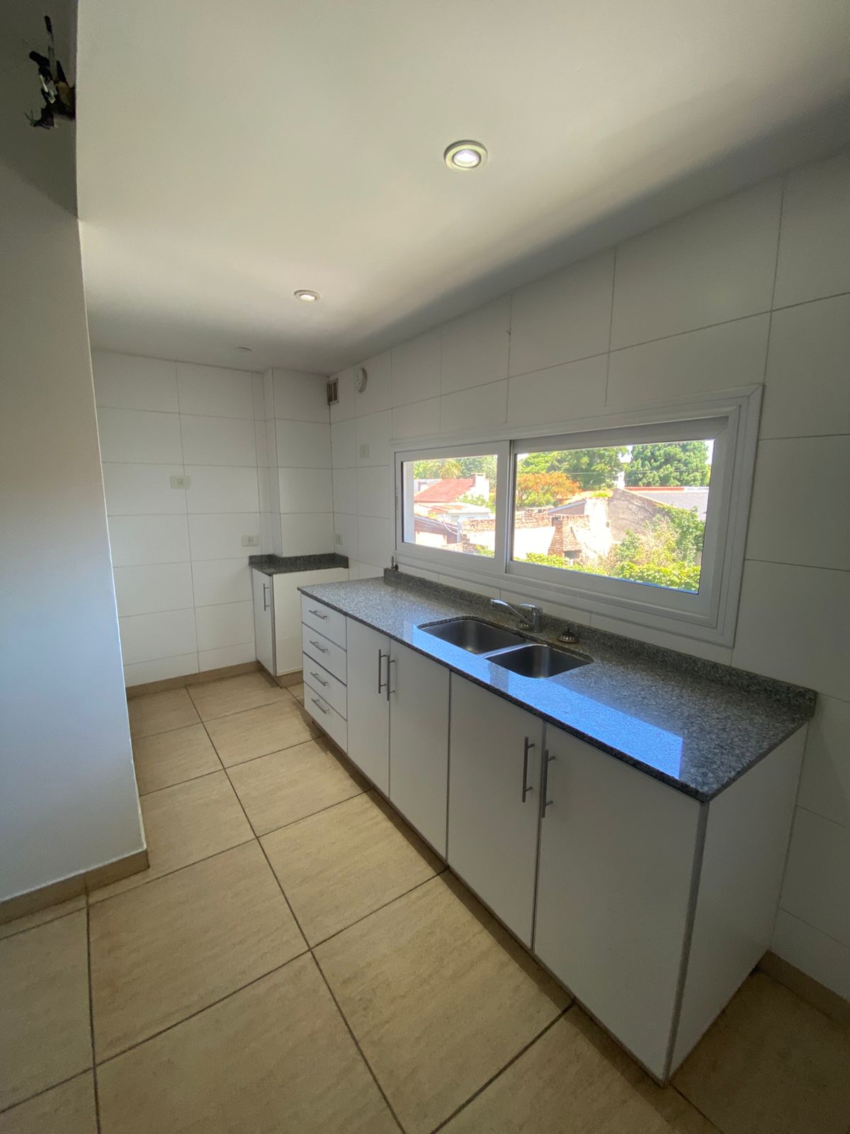 aparopropiedades - Triplex en Alquiler