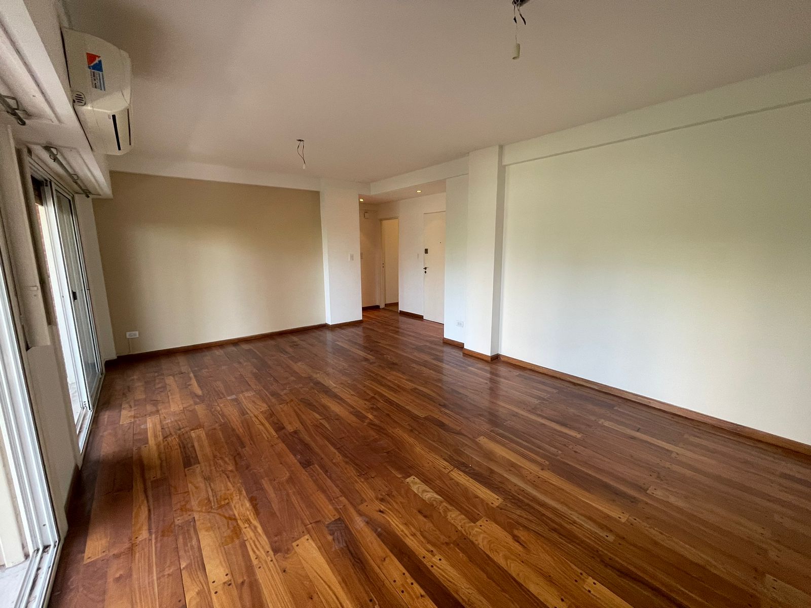 aparopropiedades - Semipiso con cochera en Quilmes centro en Alquiler