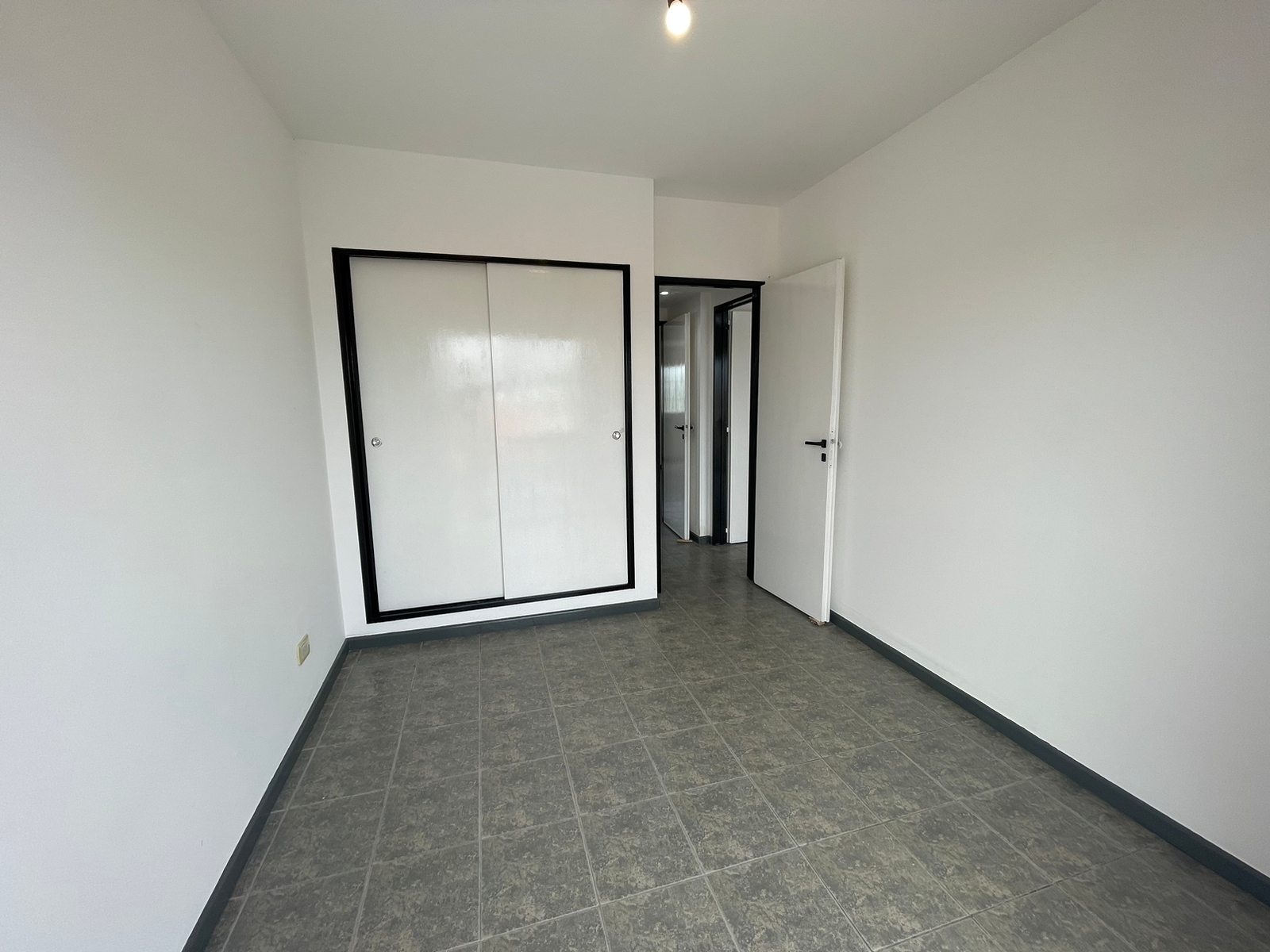 aparopropiedades - Departamento de 3 ambientes en Bernal Oeste