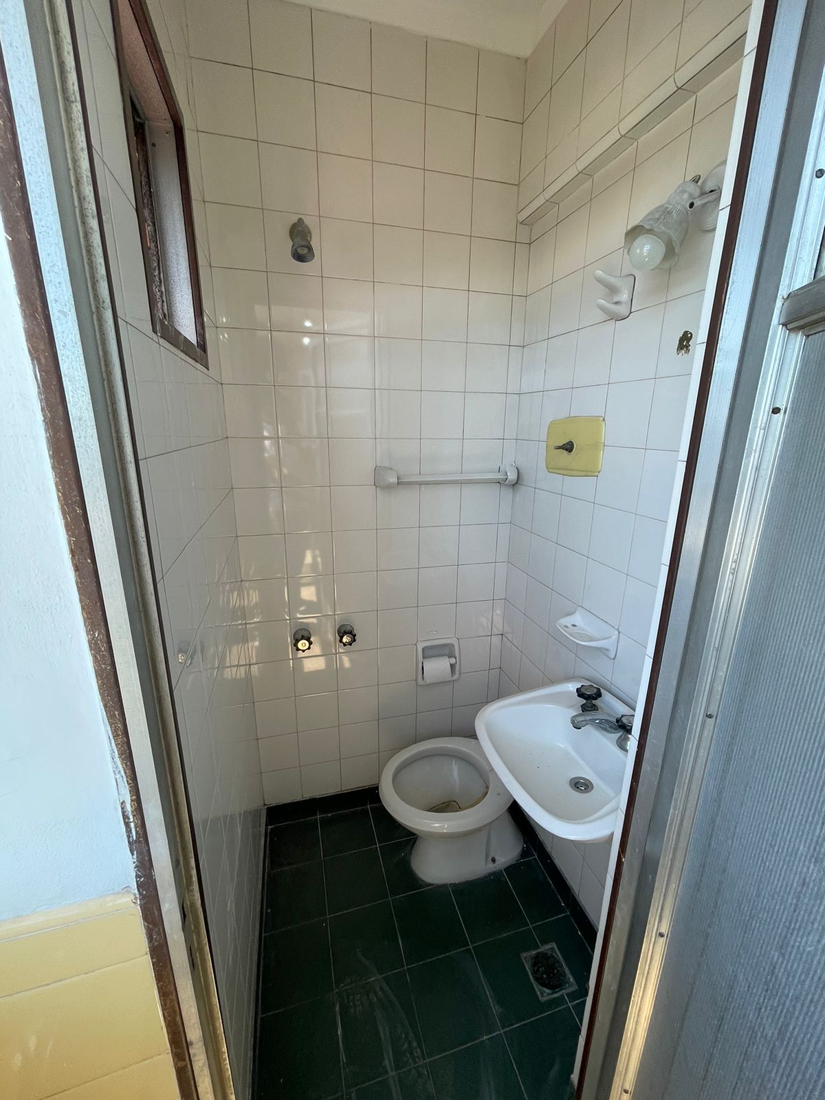 aparopropiedades - Departamento de 4 ambientes con cochera en Quilmes centro