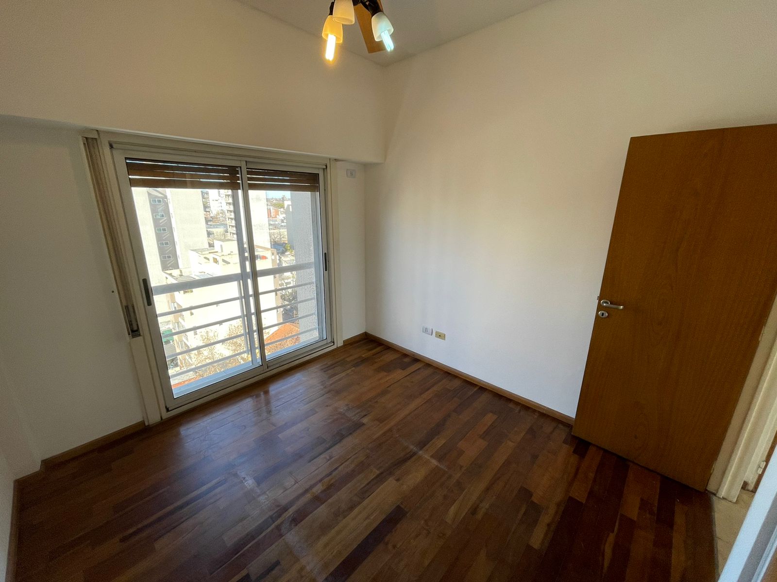 aparopropiedades - Departamento de 2 ambientes con cochera en Quilmes 