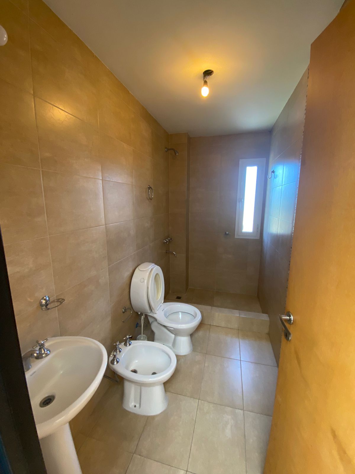 aparopropiedades - Triplex en Alquiler