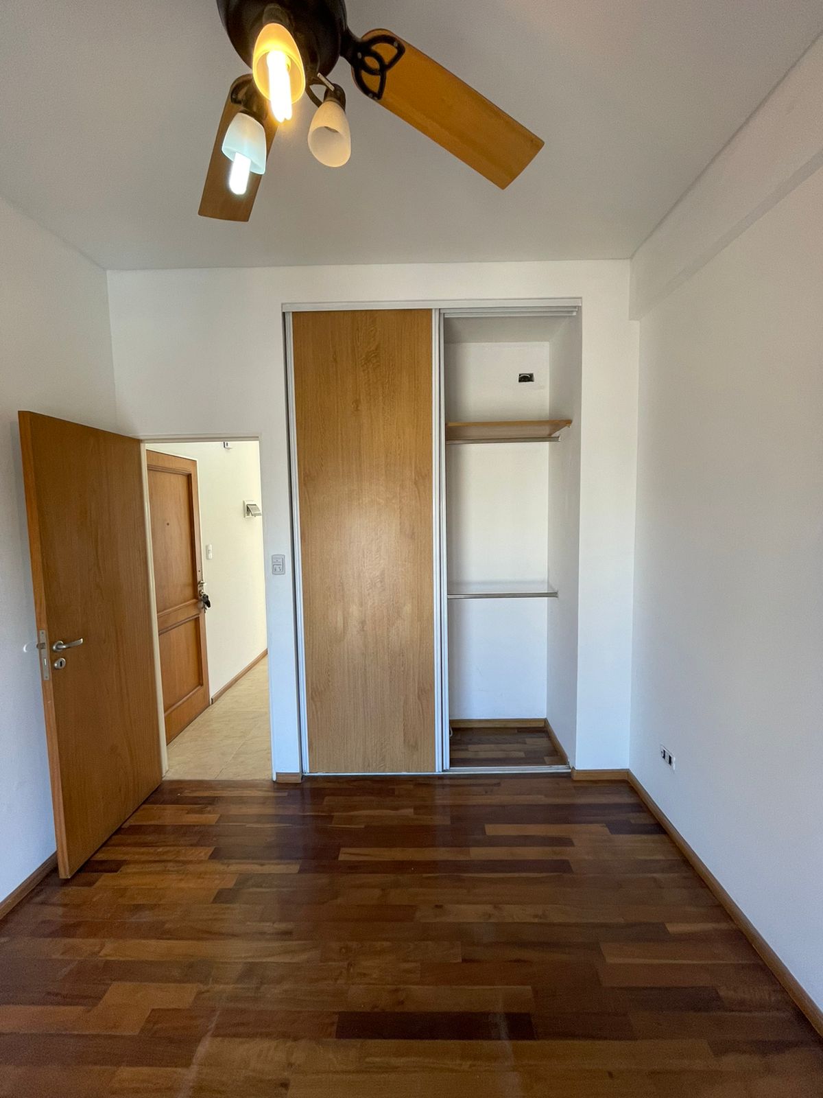 aparopropiedades - Departamento de 2 ambientes con cochera en Quilmes 