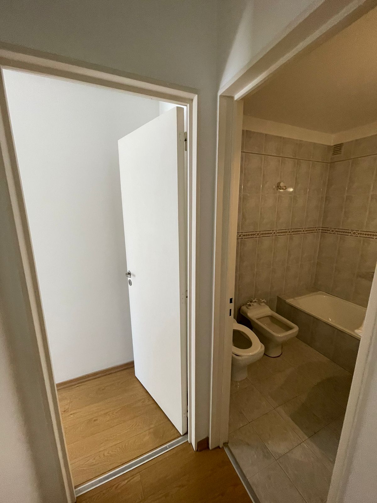 aparopropiedades - Semipiso con cochera en Quilmes centro en Alquiler