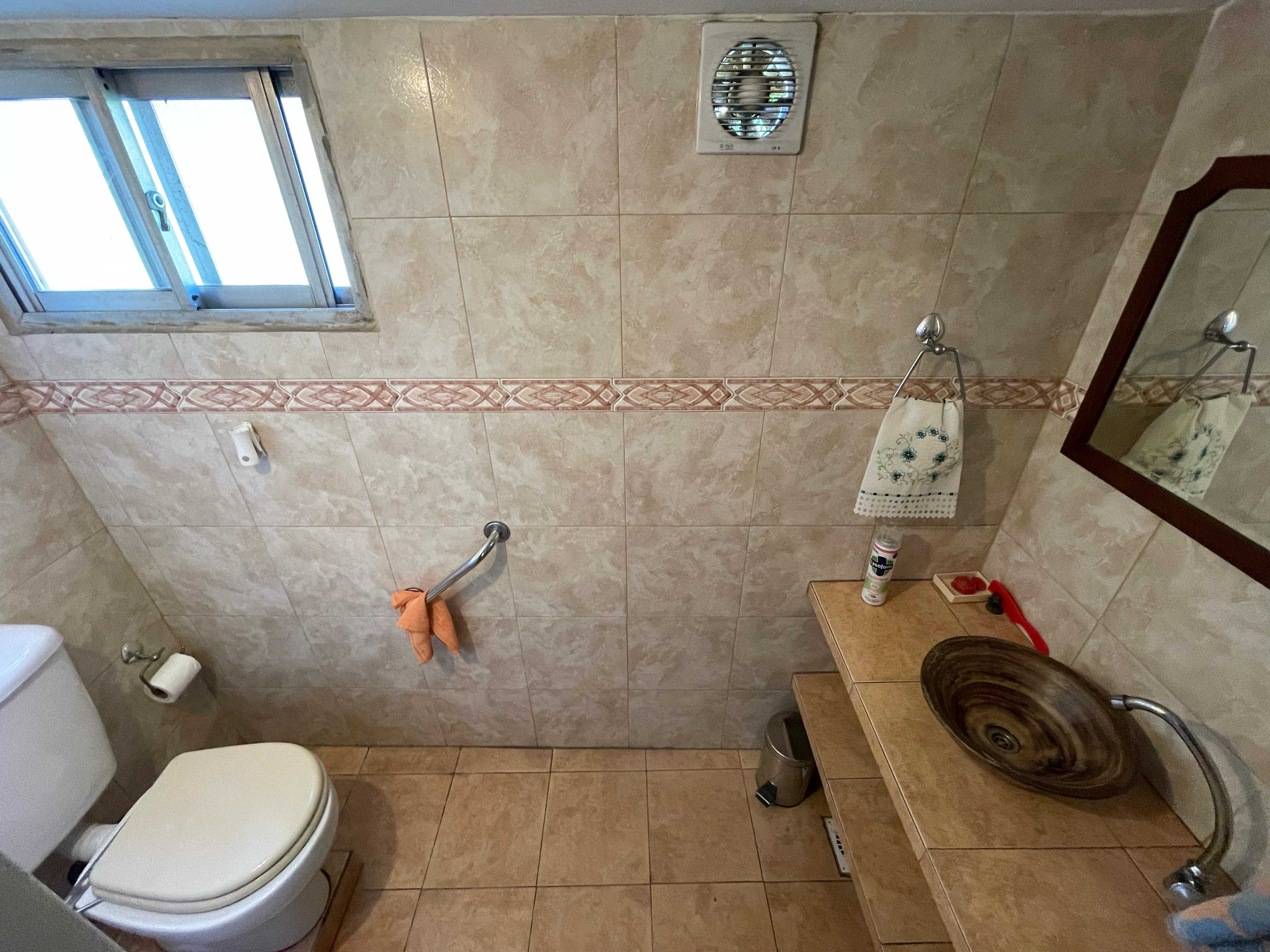 aparopropiedades - Chalet en Quilmes Oeste a la Venta