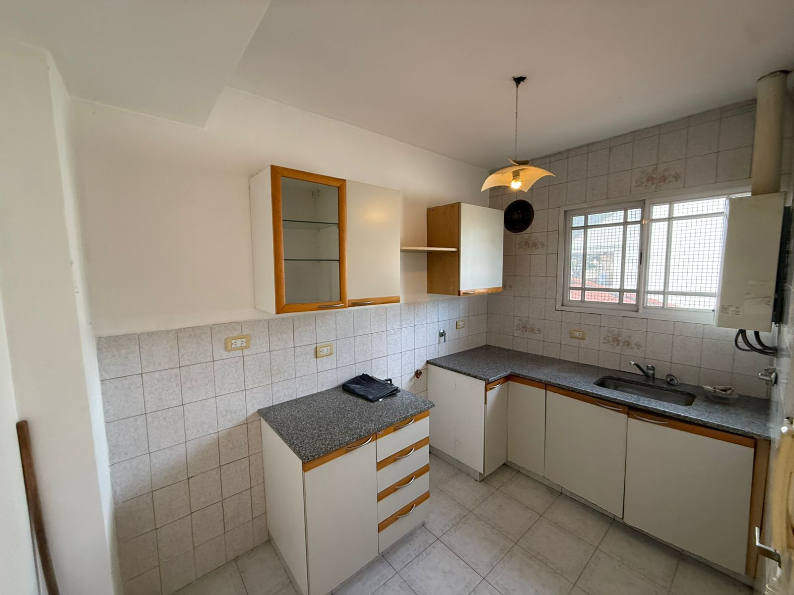 aparopropiedades - Departamento en planta alta en Bernal centro