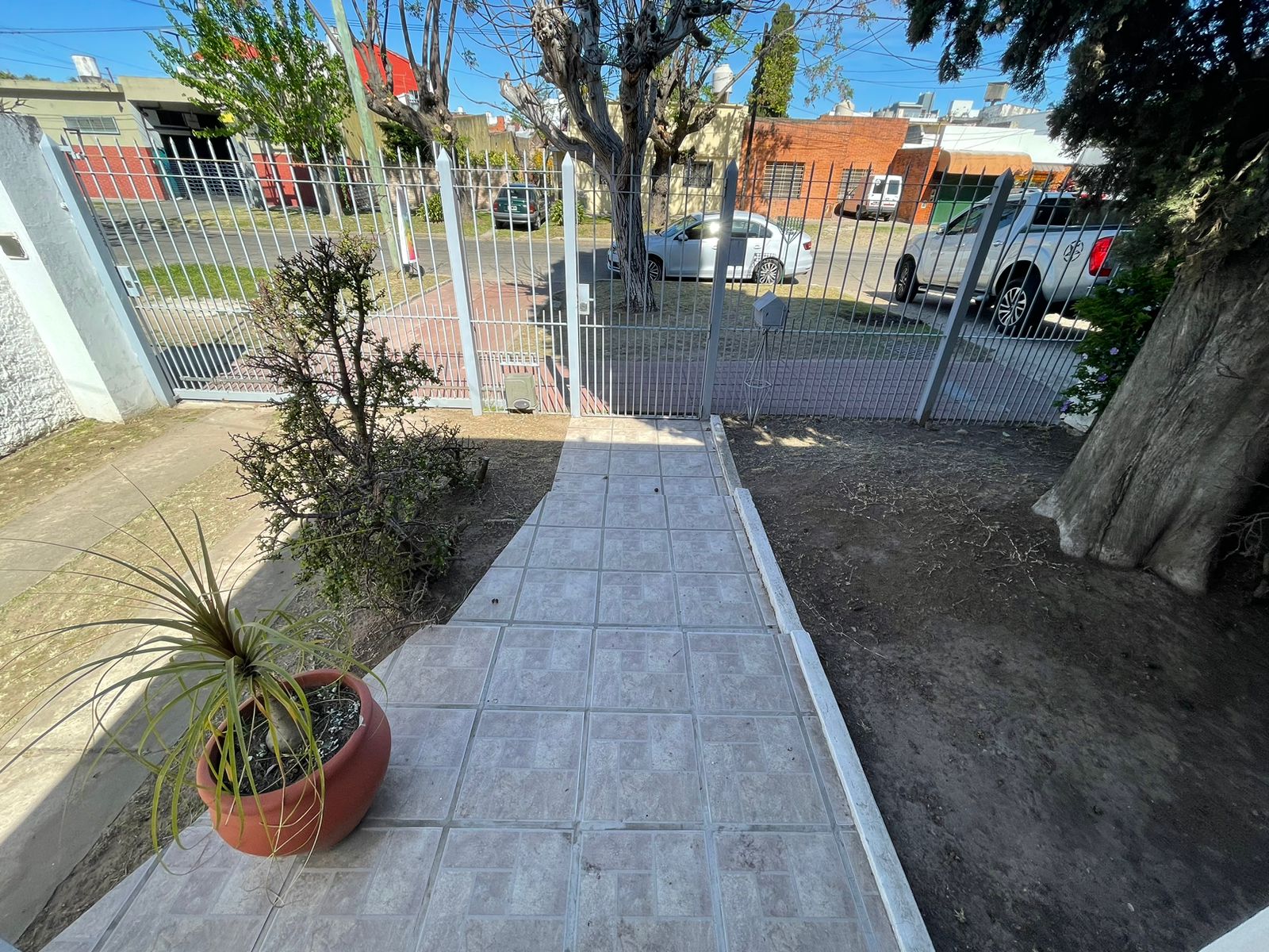 aparopropiedades - Casa en alquiler en Bernal