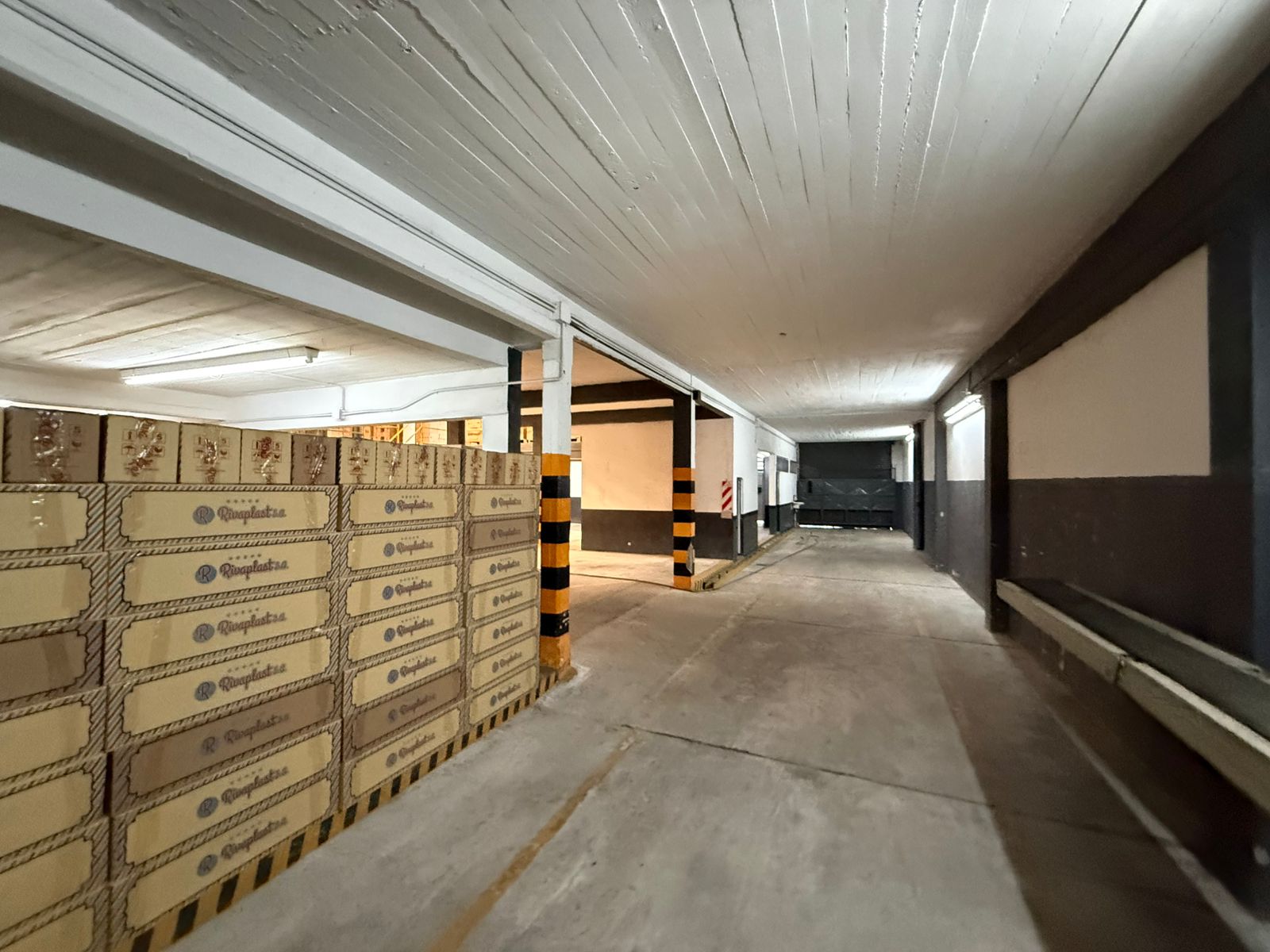 aparopropiedades - Galpón industrial en Alquiler en zona de Quilmes Oeste