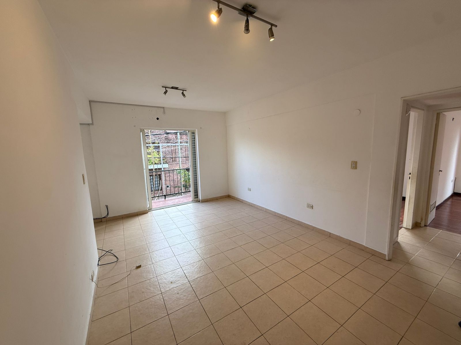 aparopropiedades - Departamento en planta alta en Bernal centro