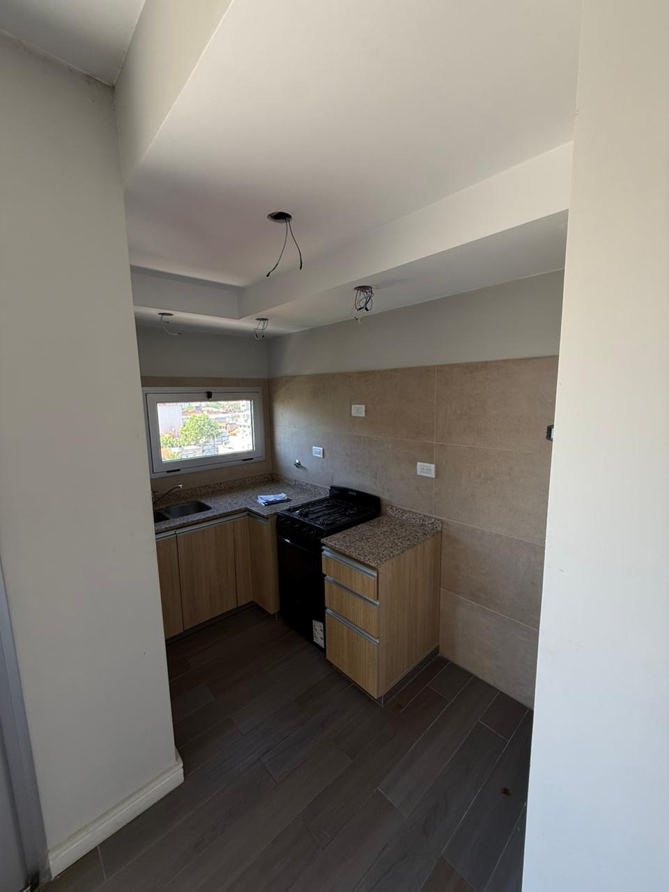 aparopropiedades - Departamento de 2 ambientes con cochera 