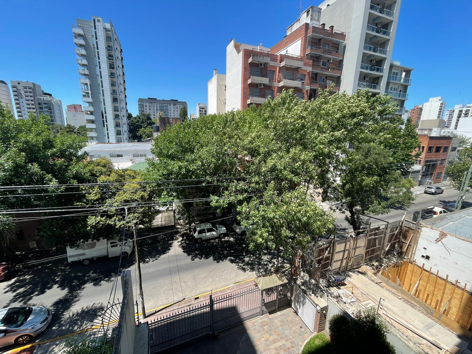 aparopropiedades - Semipiso con cochera en Quilmes centro en Alquiler