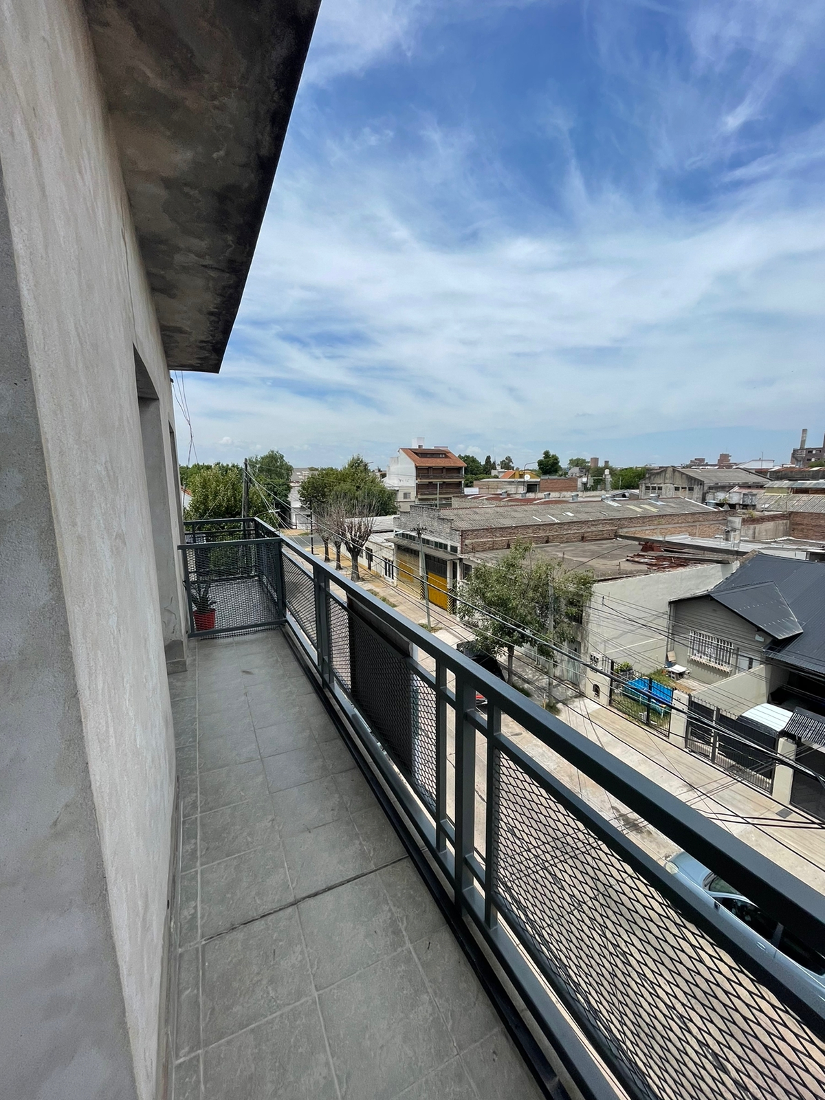 aparopropiedades - Departamento de 3 ambientes en Bernal Oeste