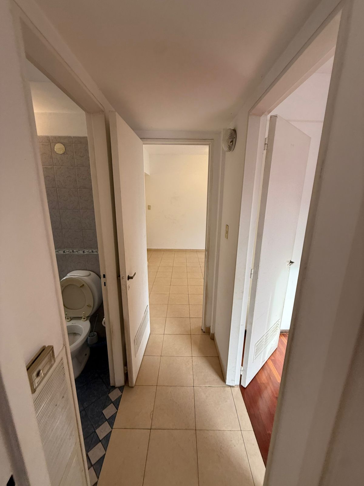 aparopropiedades - Departamento en planta alta en Bernal centro