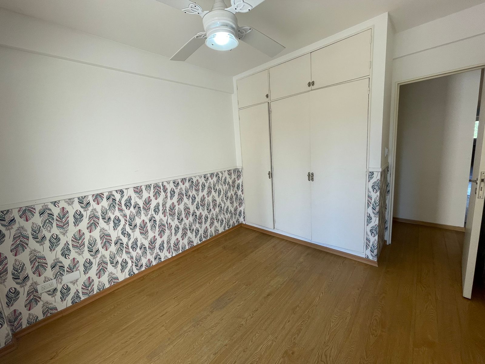 aparopropiedades - Semipiso con cochera en Quilmes centro en Alquiler