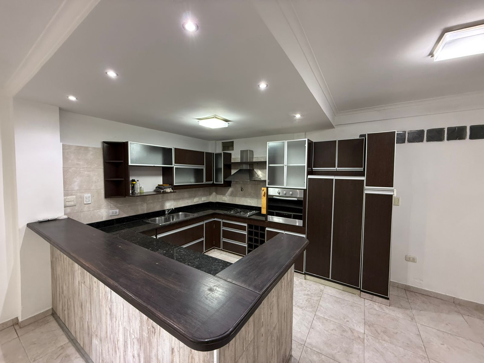 aparopropiedades - Departamento de 3 ambientes en Quilmes Oeste