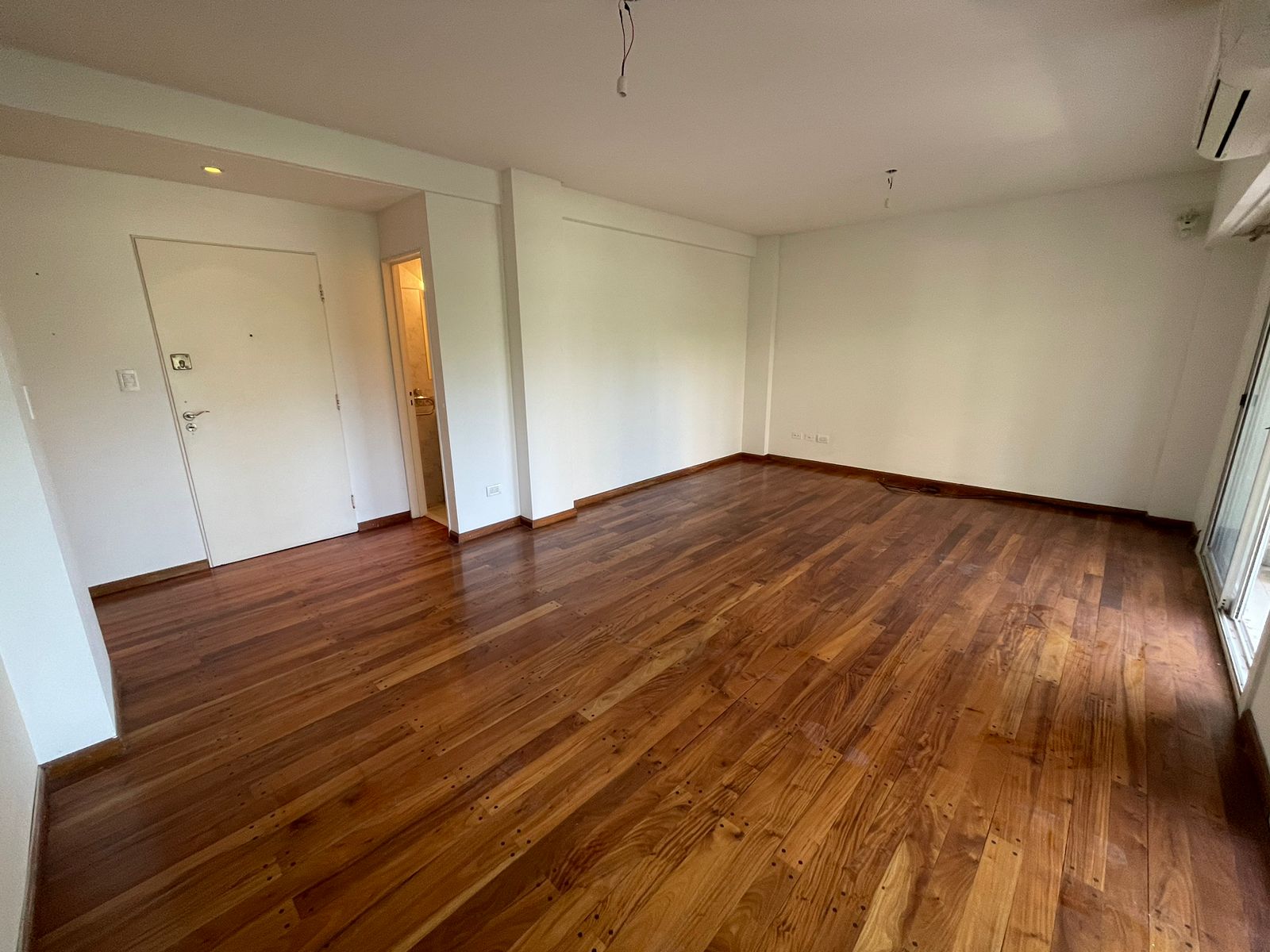 aparopropiedades - Semipiso con cochera en Quilmes centro en Alquiler