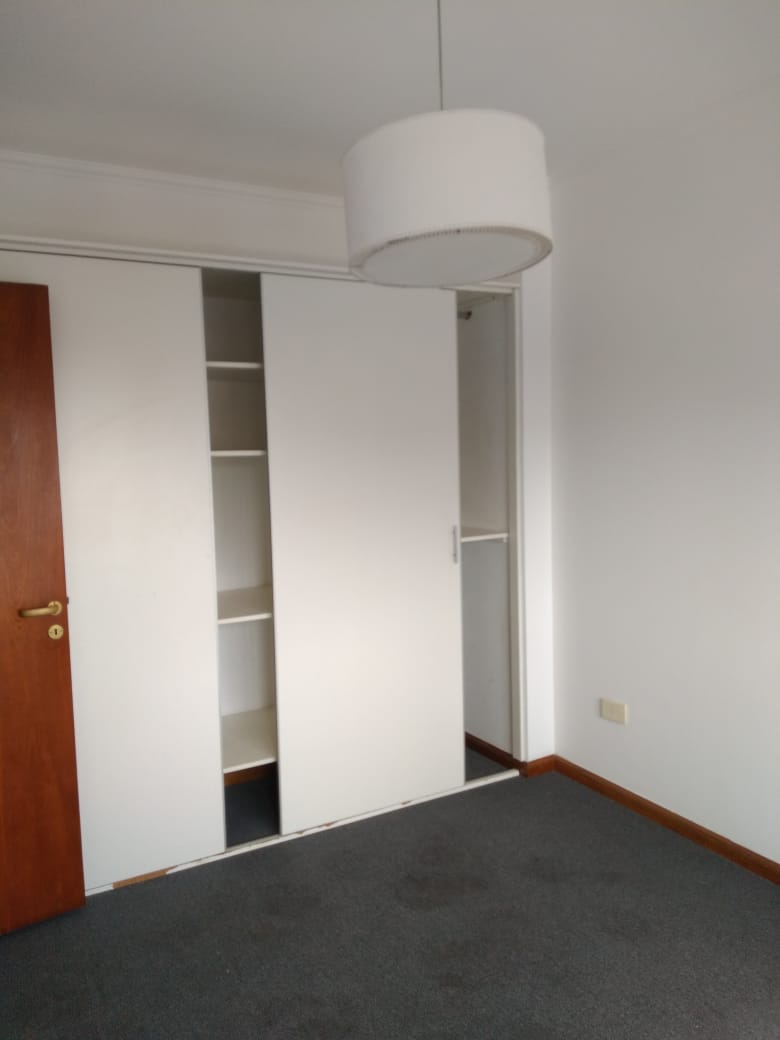 aparopropiedades - Departamento de 4 ambientes con cochera en Quilmes centro