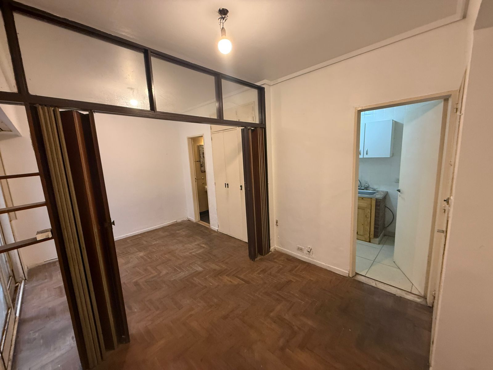 aparopropiedades - Monoambiente en alquiler sobre Rivadavia