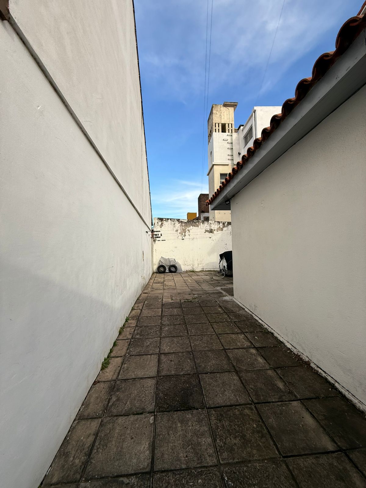 aparopropiedades - Departamento en planta alta en Bernal centro