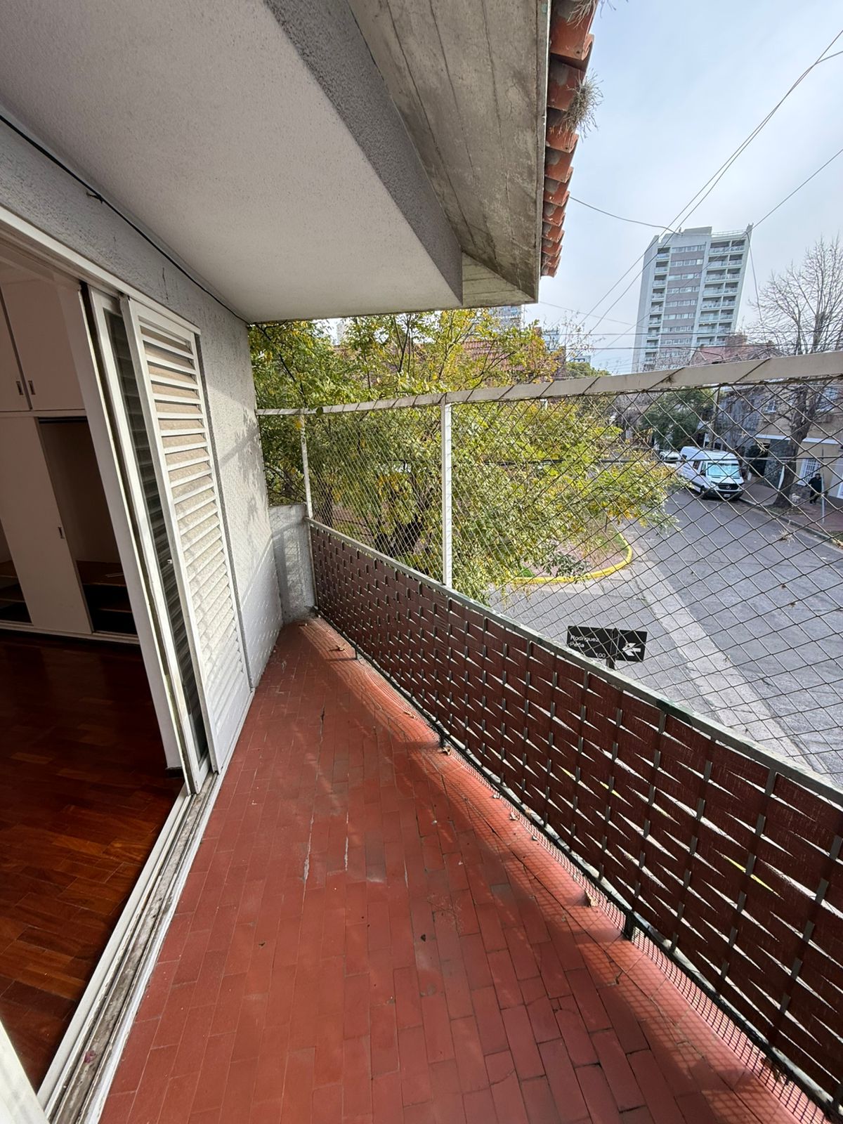 aparopropiedades - Departamento en planta alta en Bernal centro