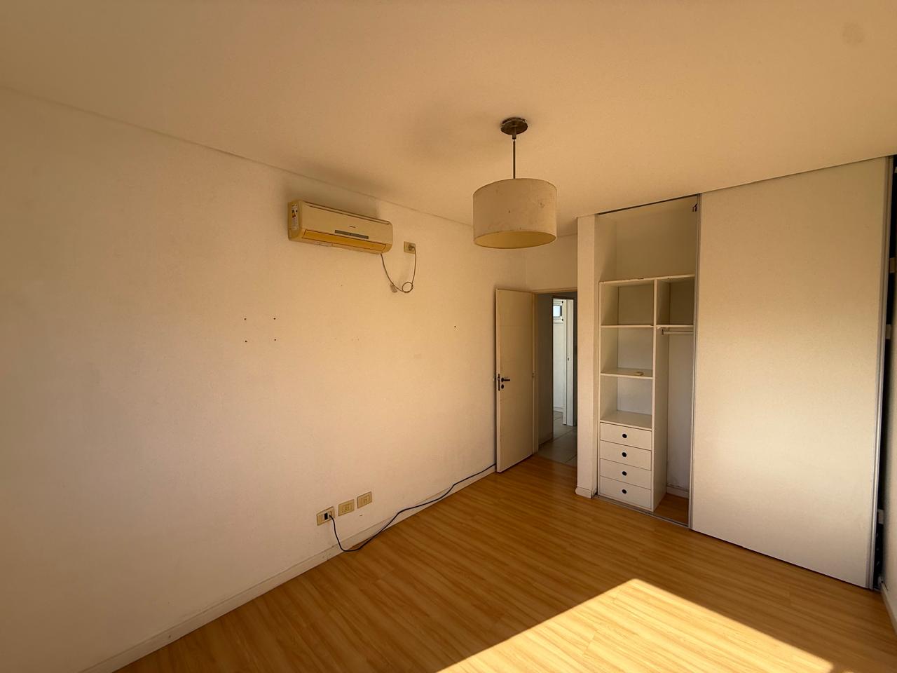 aparopropiedades - Departamento de 2 ambientes con cochera en Quilmes 