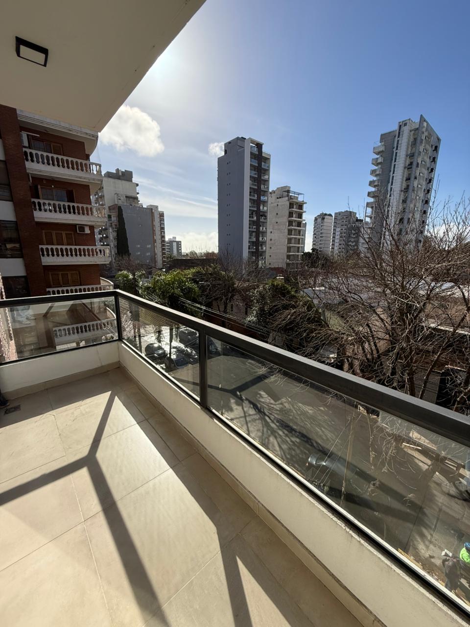 aparopropiedades - Monoambiente de categoria en Alquiler