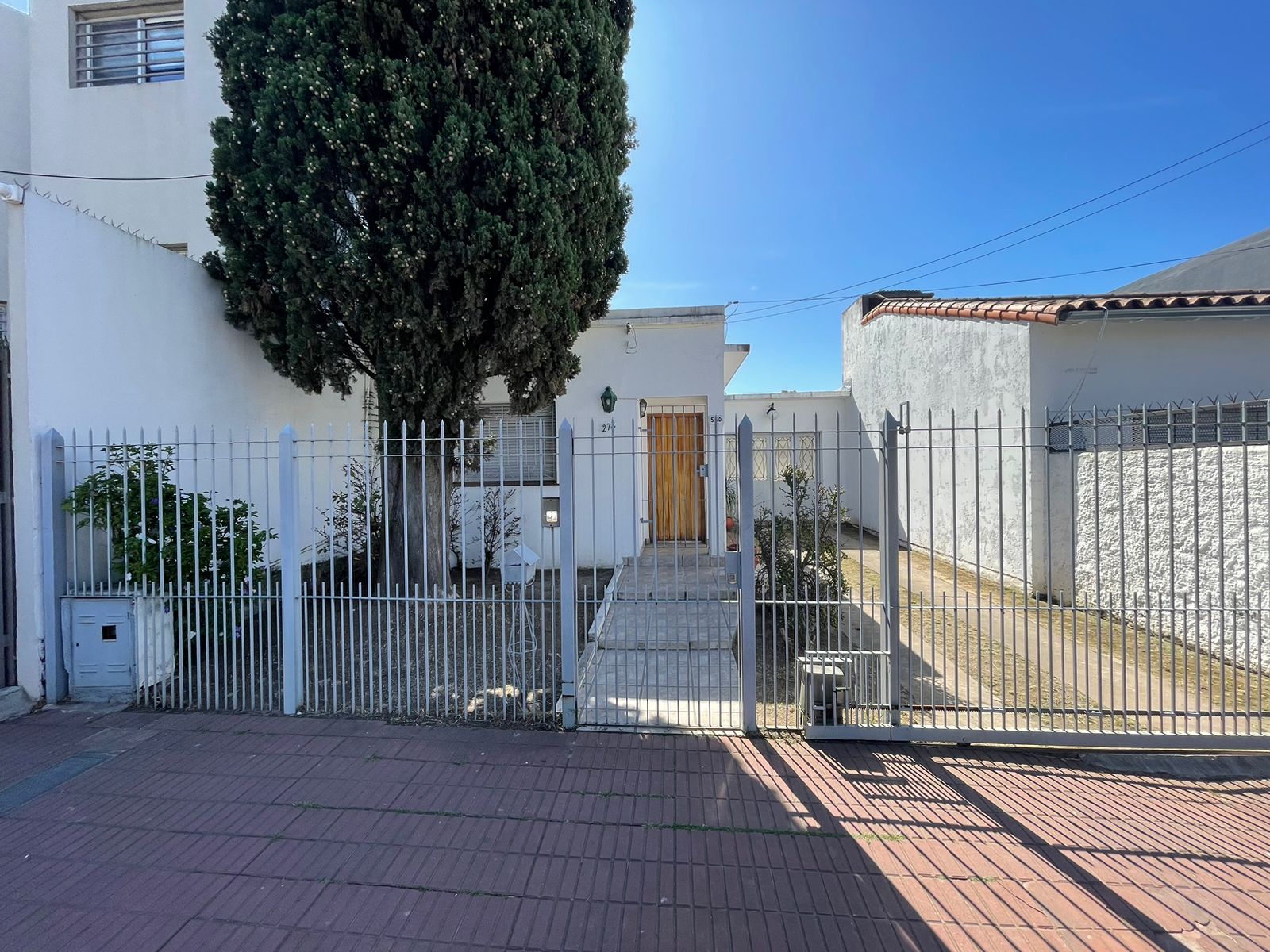 aparopropiedades - Casa en alquiler en Bernal