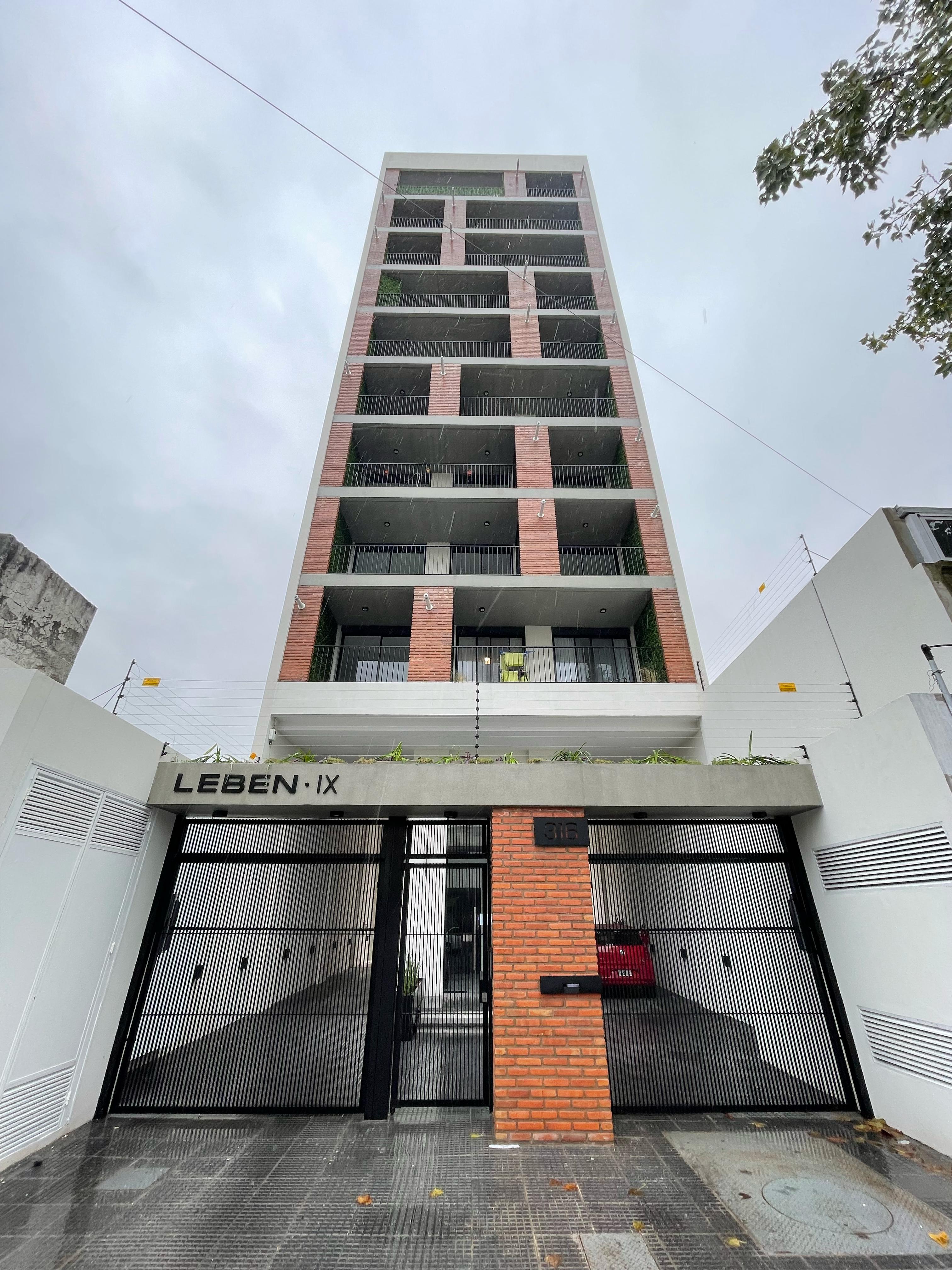 aparopropiedades - Departamento de 2 ambientes con cochera en Quilmes centro