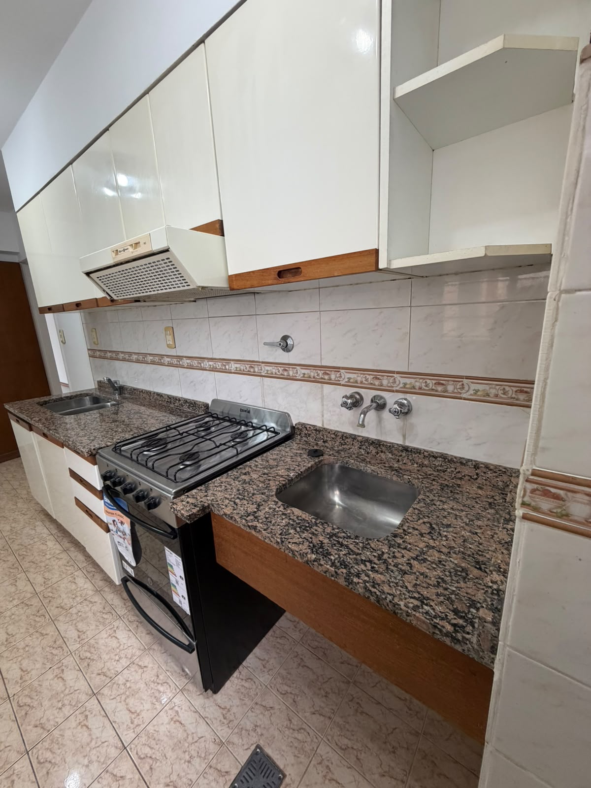 aparopropiedades - Departamento de 3 ambientes sobre la calle Rivadavia 