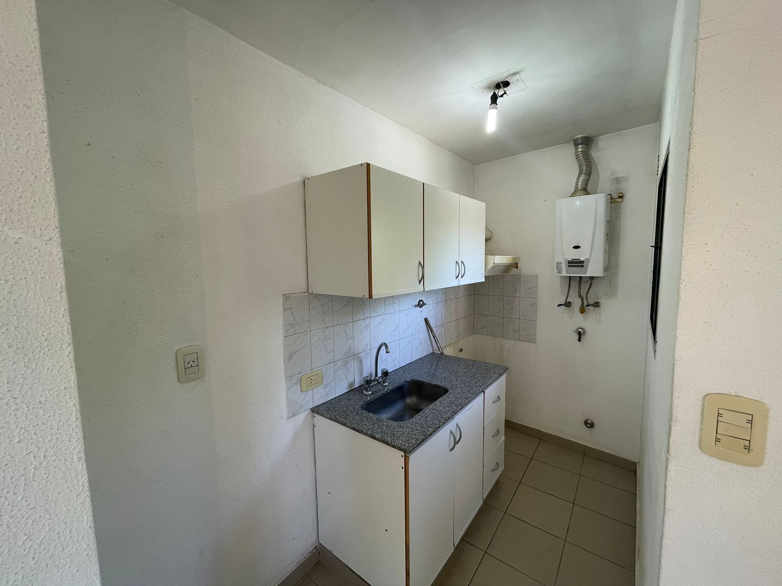 aparopropiedades - Departamento de 3 ambientes en Bernal centro