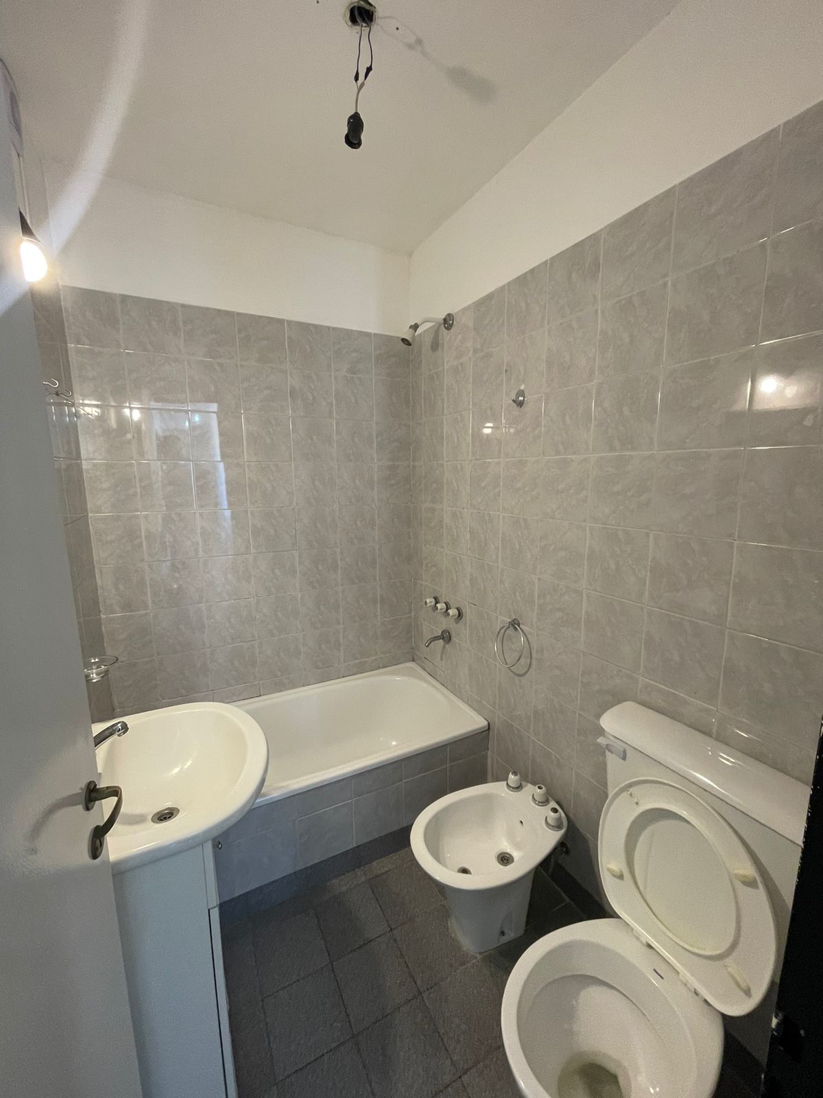 aparopropiedades - Departamento de 3 ambientes en Bernal centro