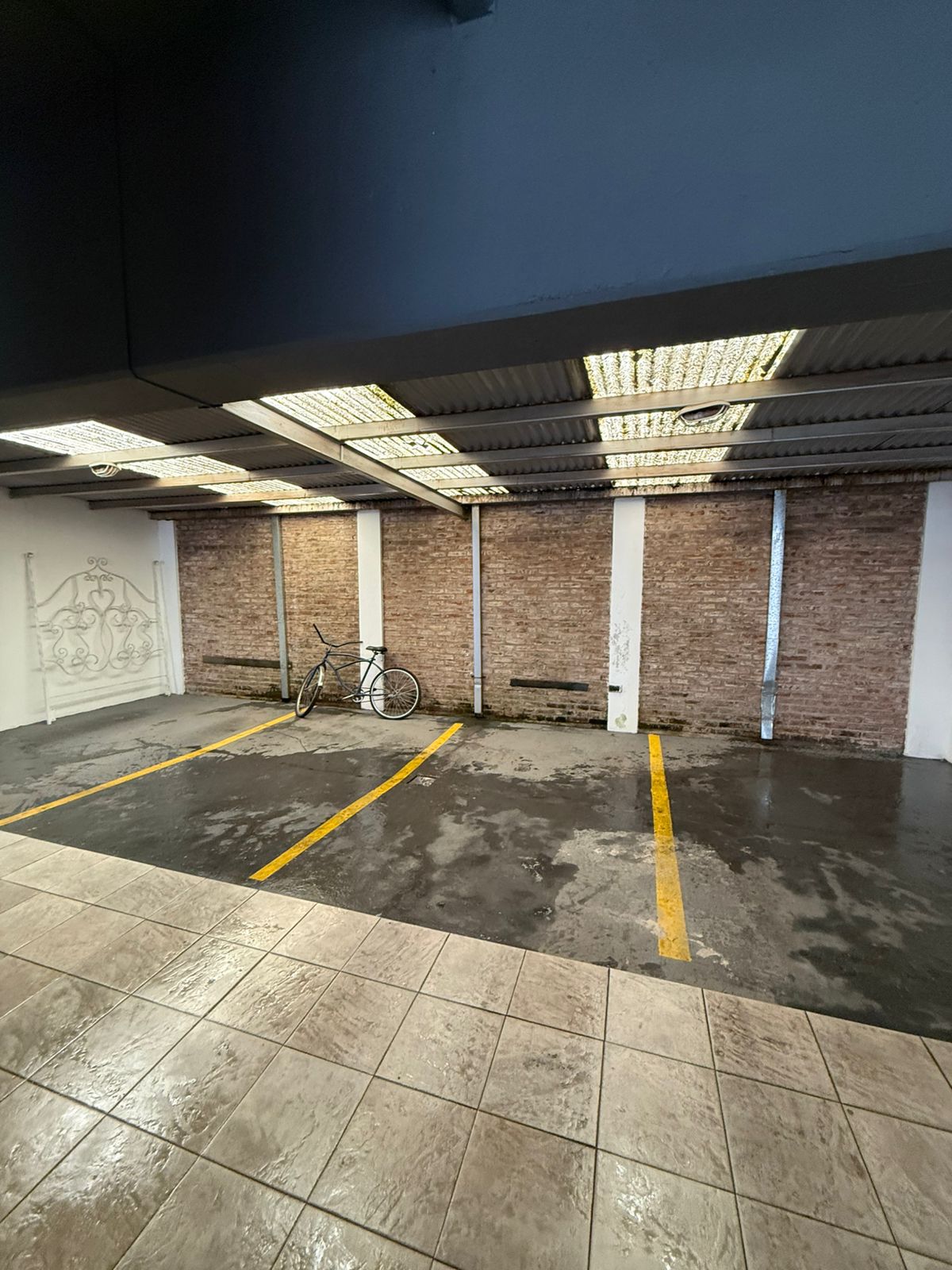 aparopropiedades - Departamento de 2 ambientes con cochera en Quilmes centro 