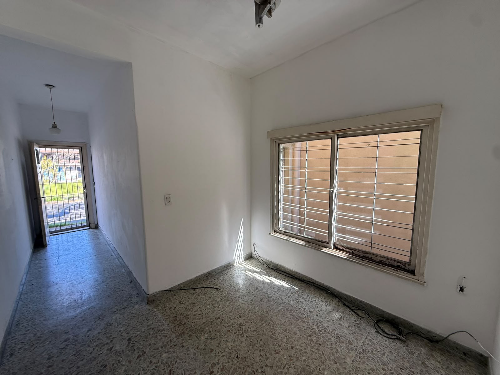 aparopropiedades - Casa en Quilmes Este en alquiler