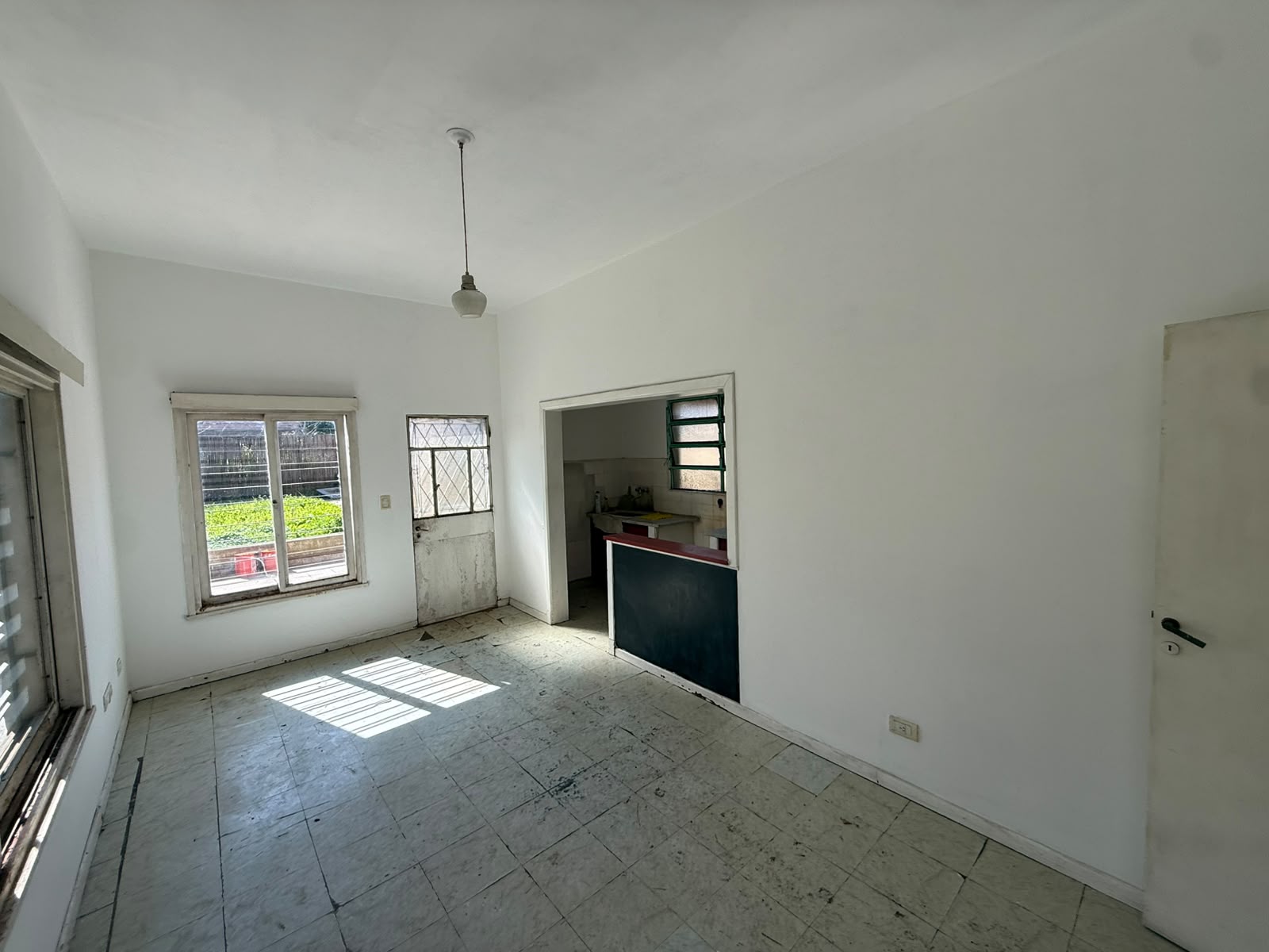 aparopropiedades - Casa en Quilmes Este en alquiler