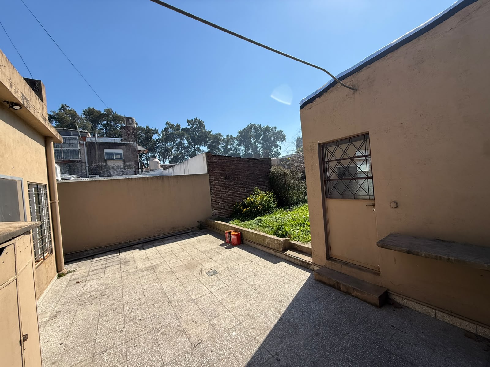 aparopropiedades - Casa en Quilmes Este en alquiler