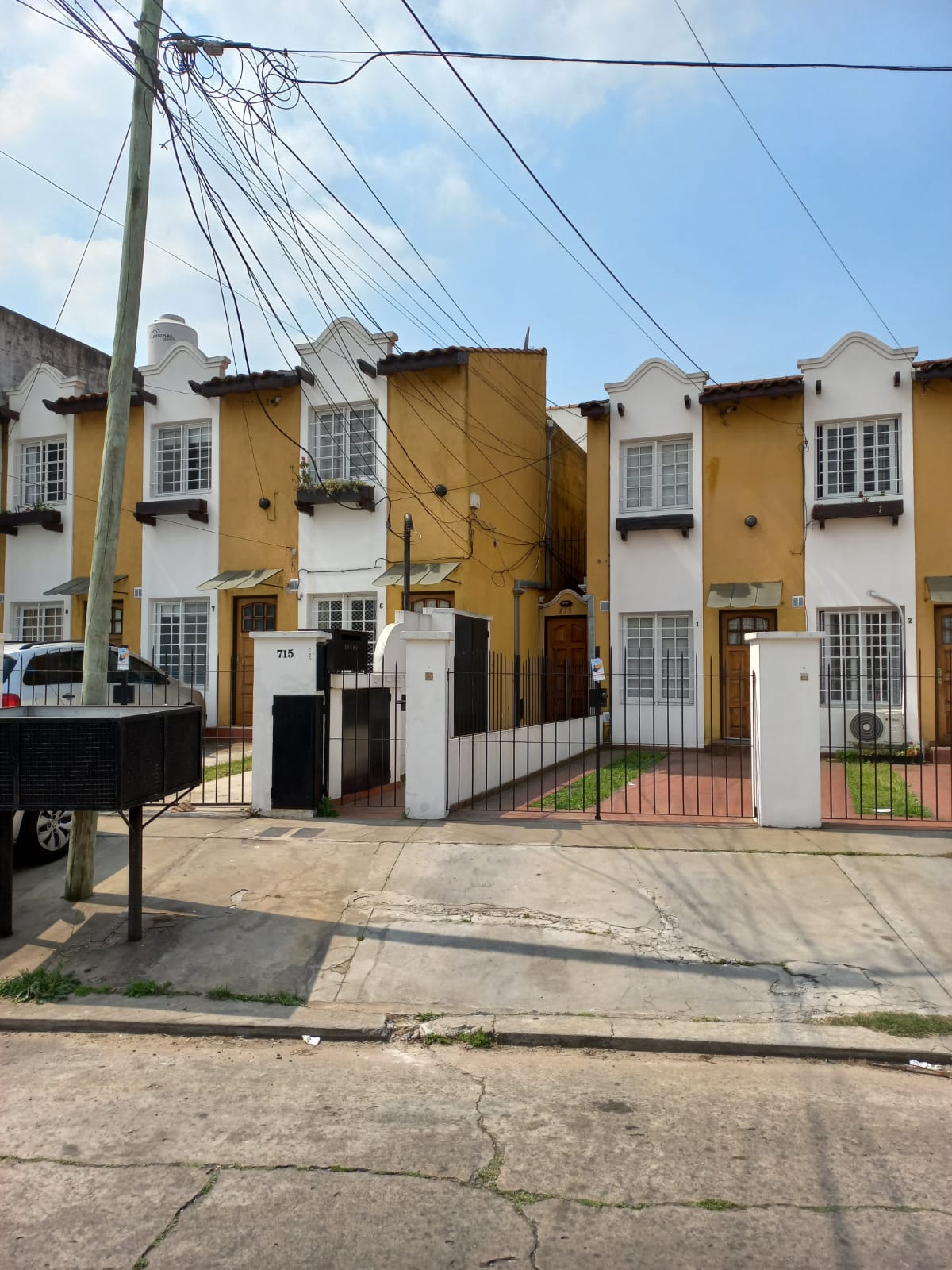 aparopropiedades - Departamento de 3 ambientes en Bernal Oeste