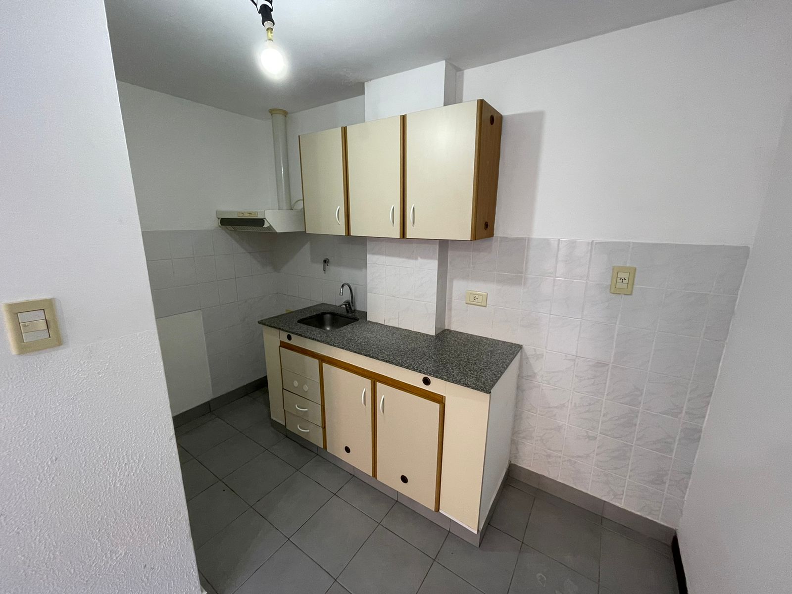 aparopropiedades - Departamento de 3 ambientes en Bernal Oeste